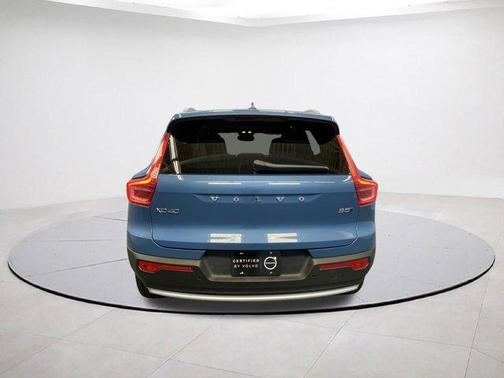 2025 Volvo XC40 B5 Core Bright Theme