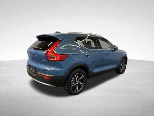 Fjord Blue Metallic 2025 Volvo XC40 B5 Core Bright Theme