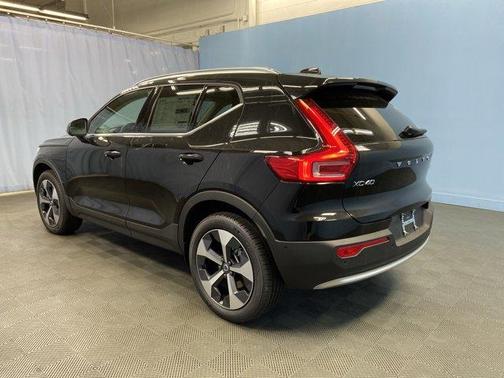2025 Volvo XC40 B5 Plus Bright Theme