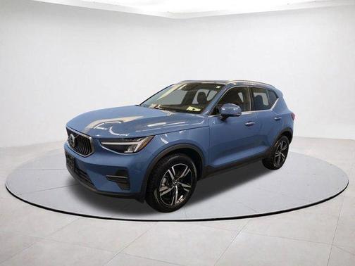 2025 Volvo XC40 B5 Core Bright Theme
