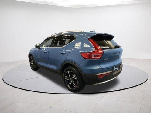 2025 Volvo XC40 B5 Core Bright Theme
