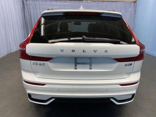 2025 Volvo XC60 B5 Plus