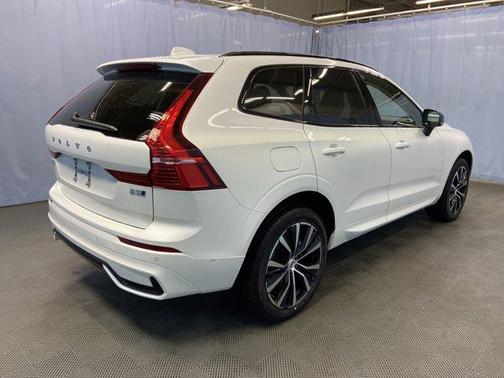 2025 Volvo XC60 B5 Plus