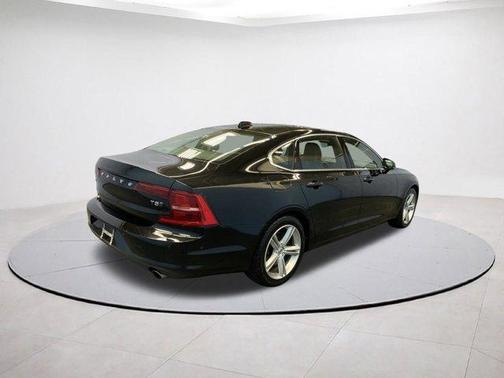 2018 Volvo S90 T5 Momentum