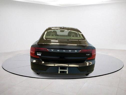 2018 Volvo S90 T5 Momentum