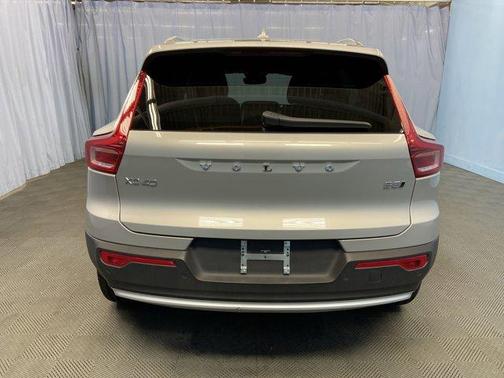 2025 Volvo XC40 B5 Core Bright Theme