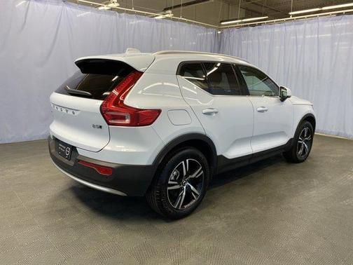 2025 Volvo XC40 B5 Core Bright Theme