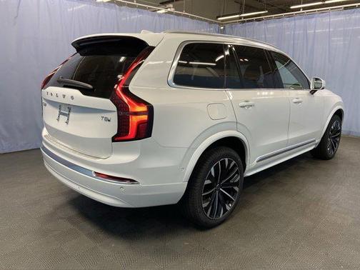 2025 Volvo XC90 Plug-In Hybrid T8 Plus 7-Seater