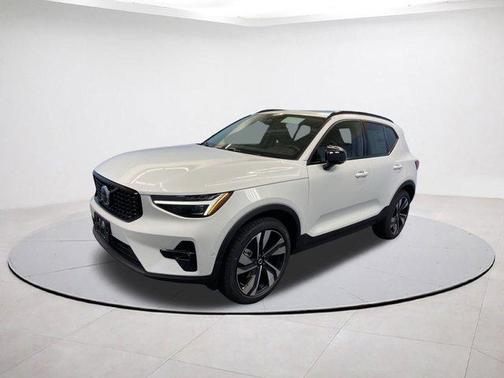 2026 Volvo XC40 B5 Ultra