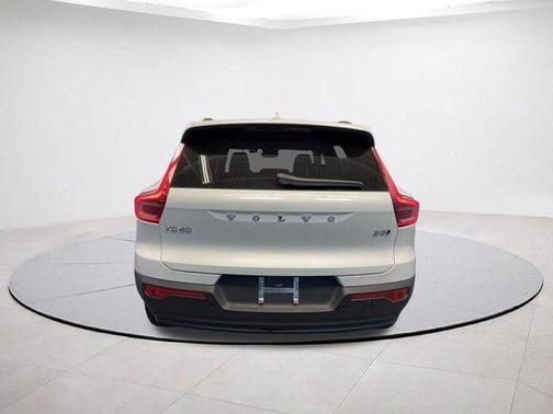 2026 Volvo XC40 B5 Ultra
