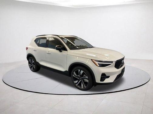 2026 Volvo XC40 B5 Ultra