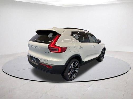 2026 Volvo XC40 B5 Ultra