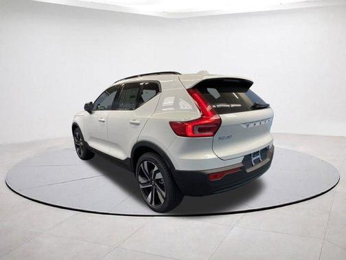 2026 Volvo XC40 B5 Ultra