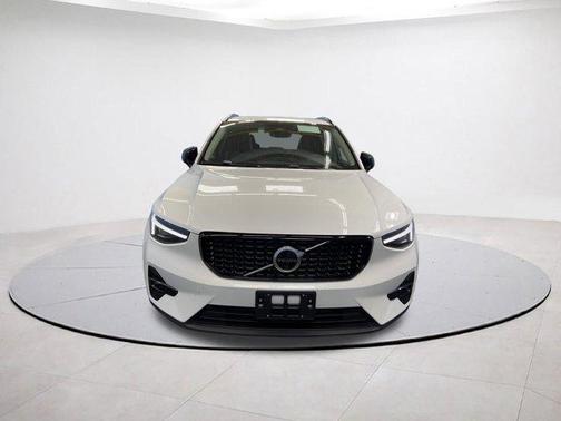 2026 Volvo XC40 B5 Ultra