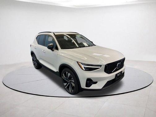 2026 Volvo XC40 B5 Ultra