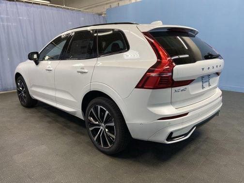 2025 Volvo XC60 B5 Plus