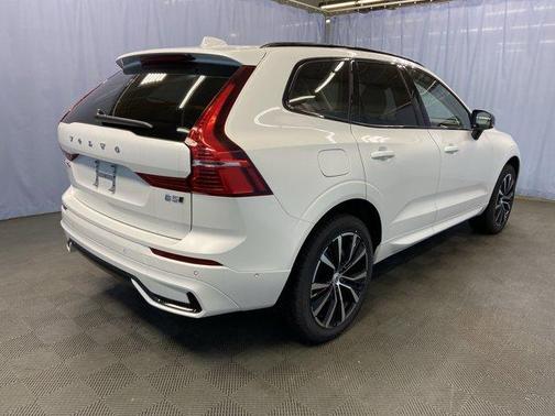 2025 Volvo XC60 B5 Plus