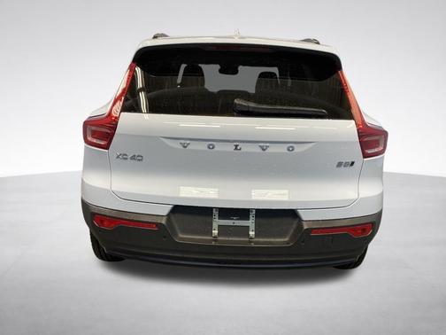 Cloud 9 White 2026 Volvo XC40 B5 Plus