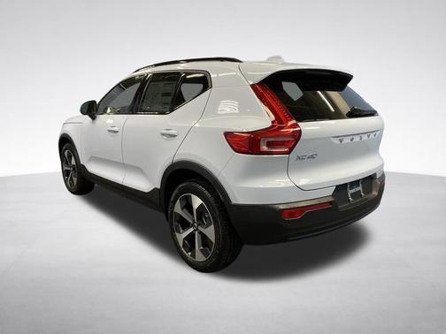 Cloud 9 White 2026 Volvo XC40 B5 Plus