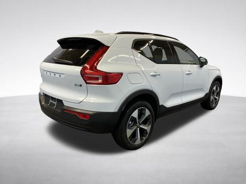 Cloud 9 White 2026 Volvo XC40 B5 Plus