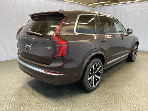 2025 Volvo XC90 B5 Core