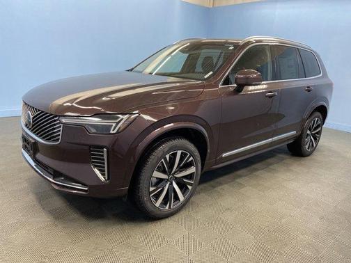 2025 Volvo XC90 B5 Core