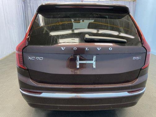 2025 Volvo XC90 B5 Core