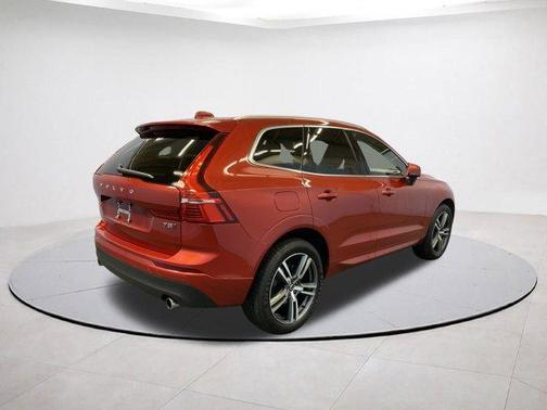 2021 Volvo XC60 T5 Momentum