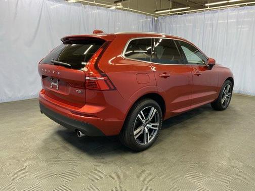 2021 Volvo XC60 T5 Momentum