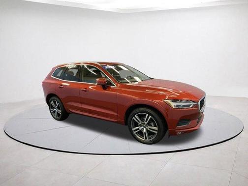 2021 Volvo XC60 T5 Momentum