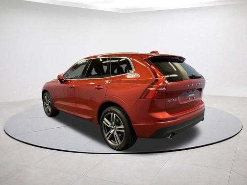 2021 Volvo XC60 T5 Momentum