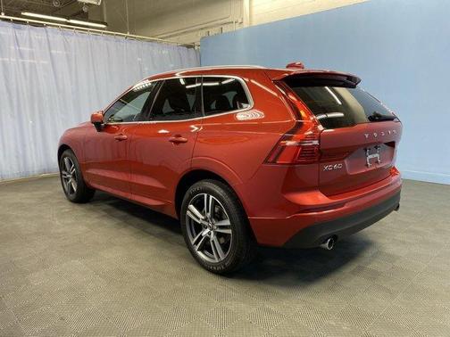 2021 Volvo XC60 T5 Momentum