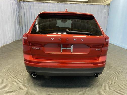 2021 Volvo XC60 T5 Momentum