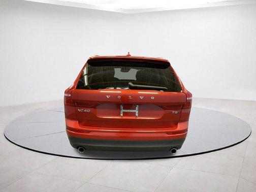 2021 Volvo XC60 T5 Momentum