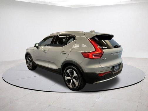 2025 Volvo XC40 B5 Plus Bright Theme