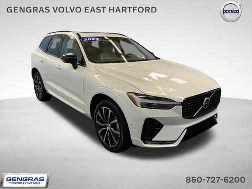 Crystal White Metallic 2023 Volvo XC60 B5 Plus Dark Theme