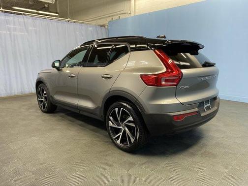 2022 Volvo XC40 T5 R-Design