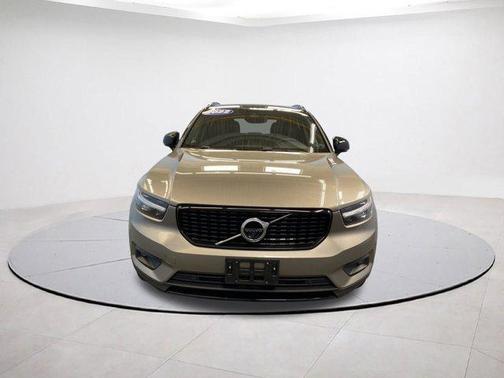 2022 Volvo XC40 T5 R-Design