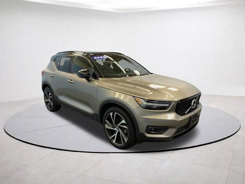 2022 Volvo XC40 T5 R-Design