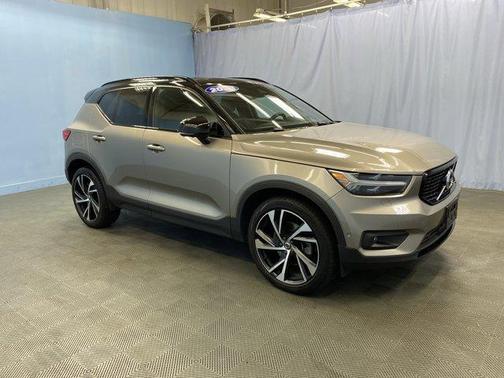 2022 Volvo XC40 T5 R-Design