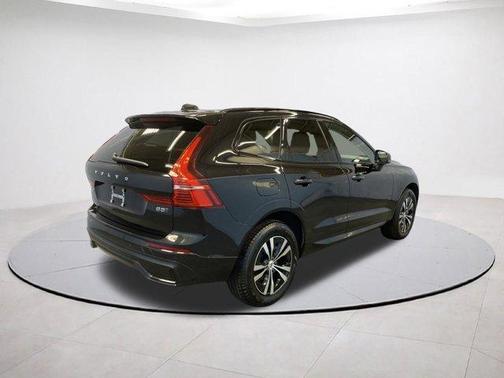 2025 Volvo XC60 B5 Core