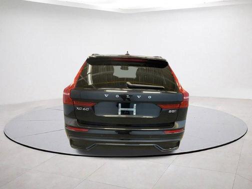 2025 Volvo XC60 B5 Core