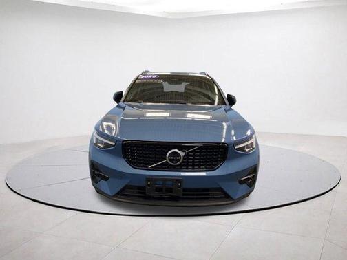 2025 Volvo XC40 B5 Plus Dark Theme