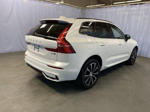 2025 Volvo XC60 B5 Plus