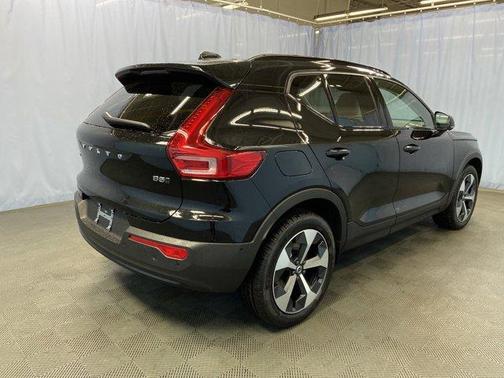 2025 Volvo XC40 B5 Plus Dark Theme