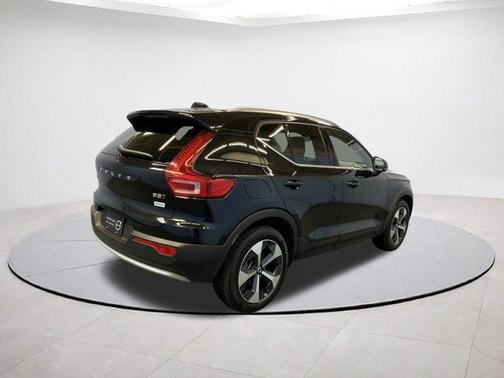2025 Volvo XC40 B5 Plus Bright Theme