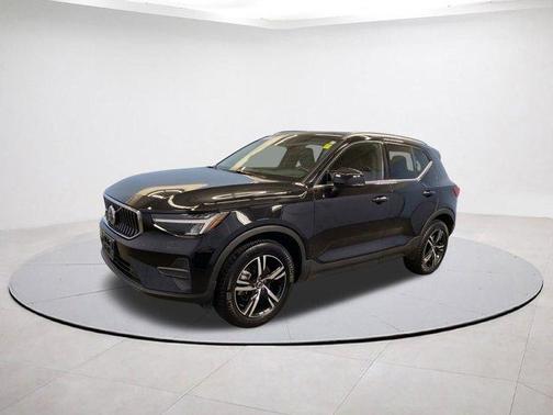 2025 Volvo XC40 B5 Core Bright Theme