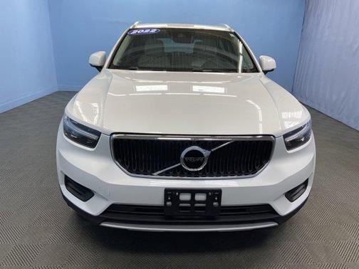 2022 Volvo XC40 T5 Momentum