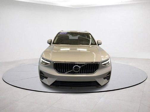 2025 Volvo XC40 B5 Plus Bright Theme