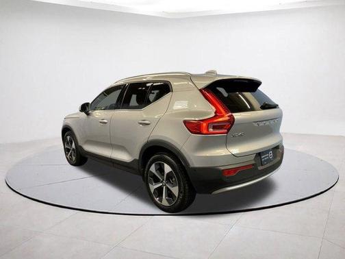 2025 Volvo XC40 B5 Plus Bright Theme
